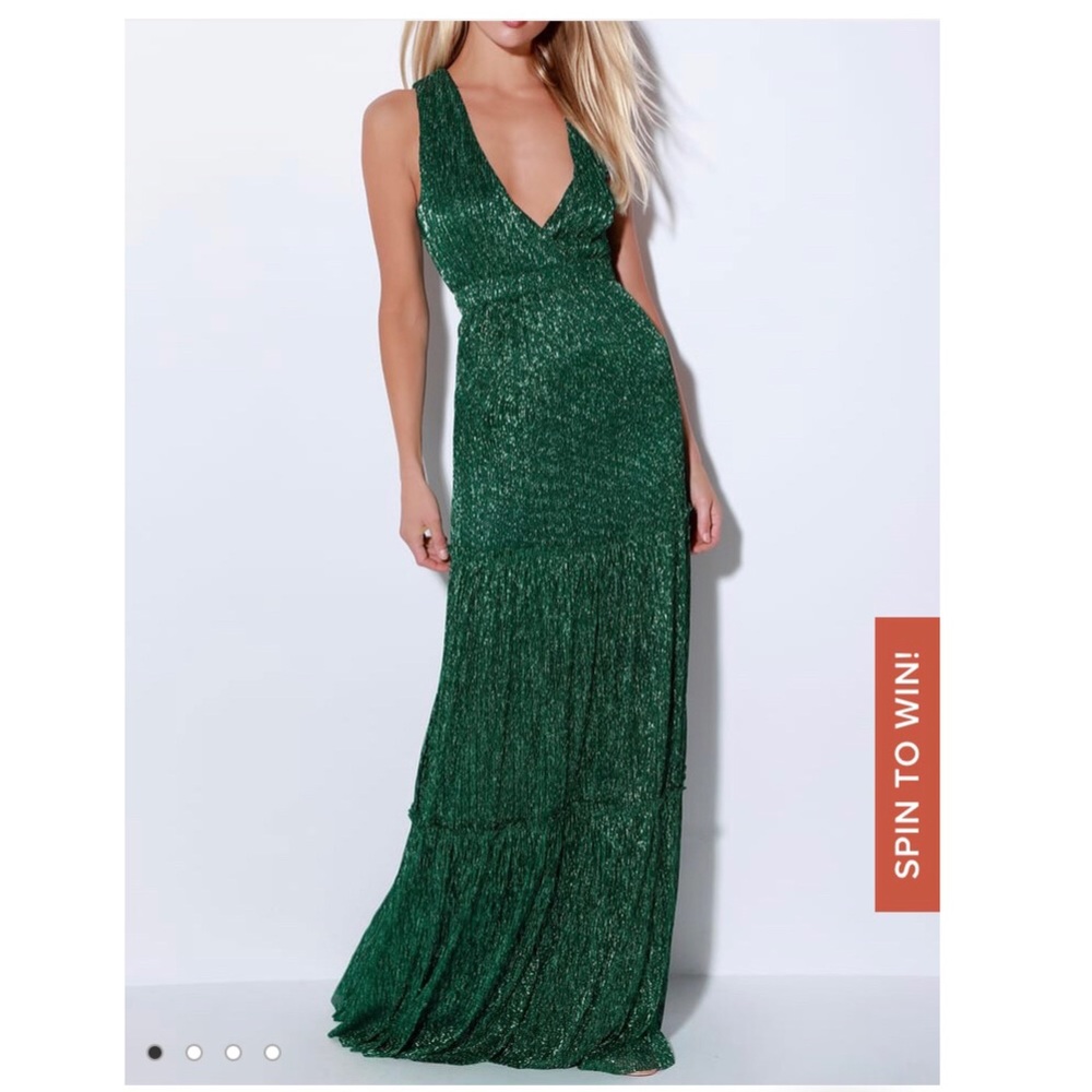 NWT Glamorous Emerald Green Gown from Lulus 👗 💕